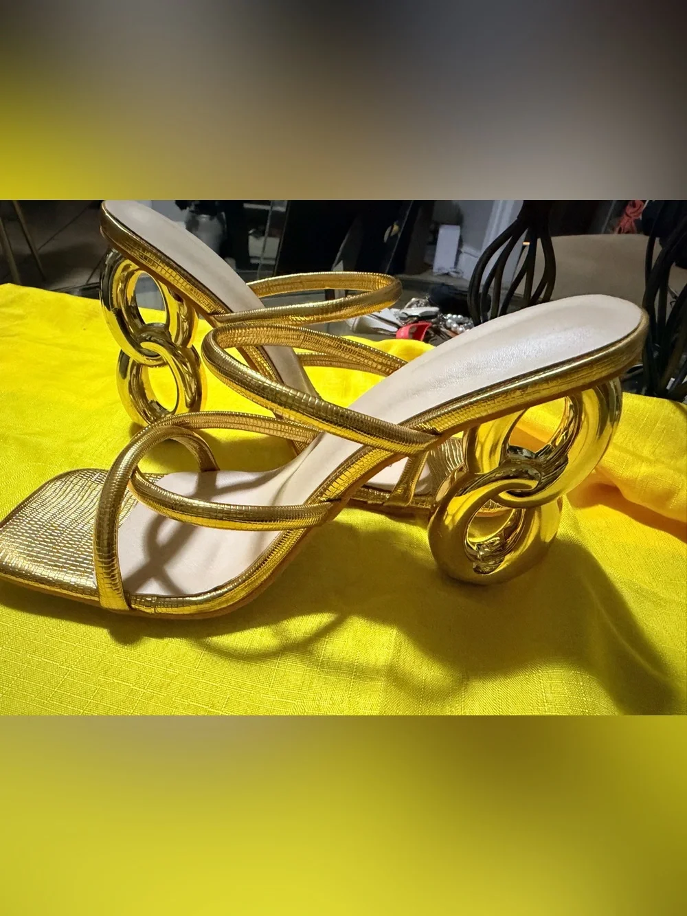 N/A elegant gold